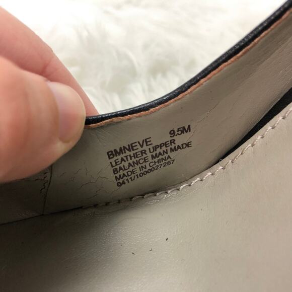 B Makowsky 9.5 M Womens Gray Python Print Leather Neve Heels - Picture 7 of 8